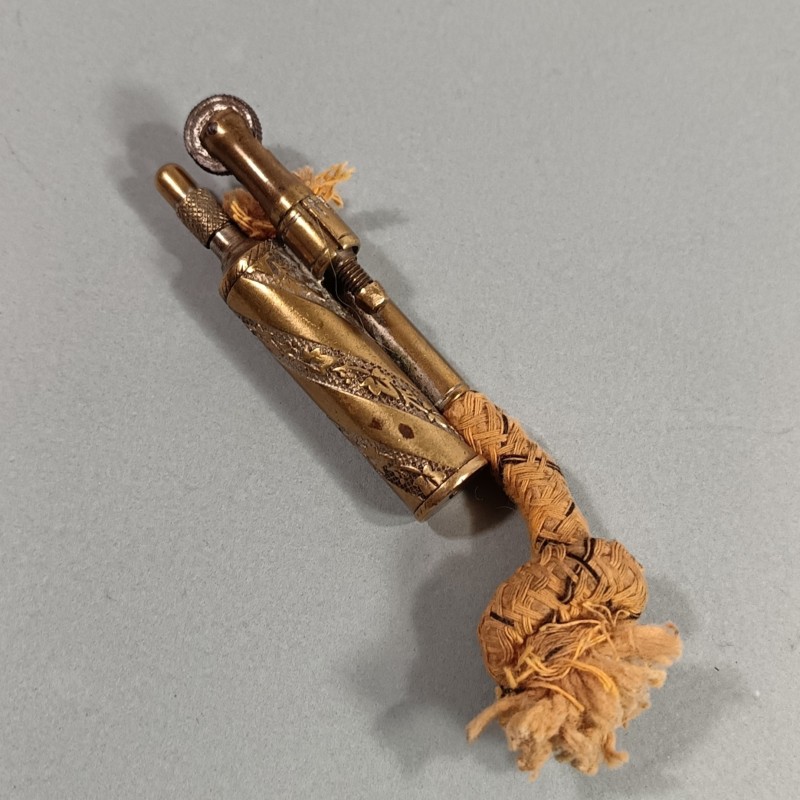 BRIQUET DE POILUS MODELE ANCIEN A ESSENCE ET A MECHE AMADOU